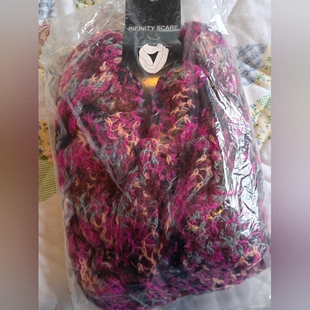 Infinity Raine Multicolor Scarf - Picture 2 of 3